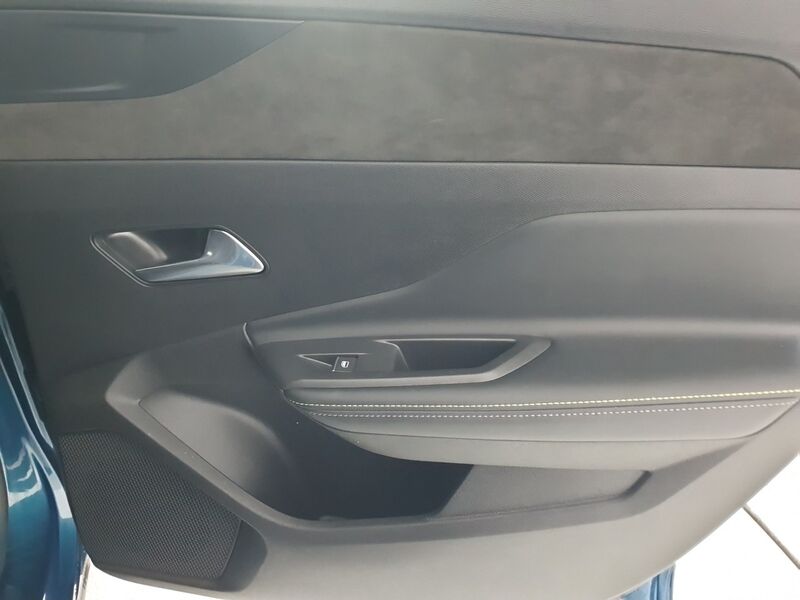 More views of Peugeot 408