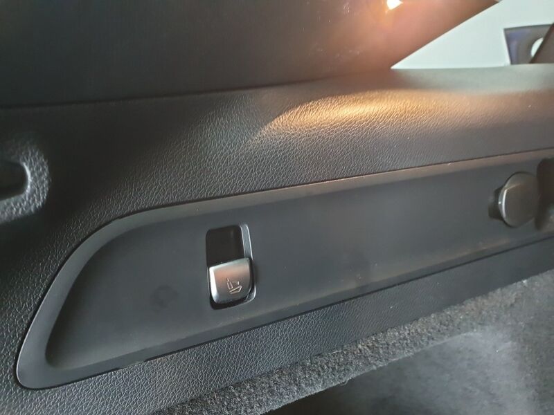 More views of Mercedes-Benz EQC