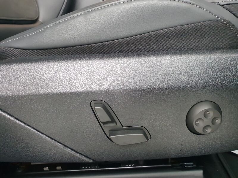 More views of Mercedes-Benz GLC