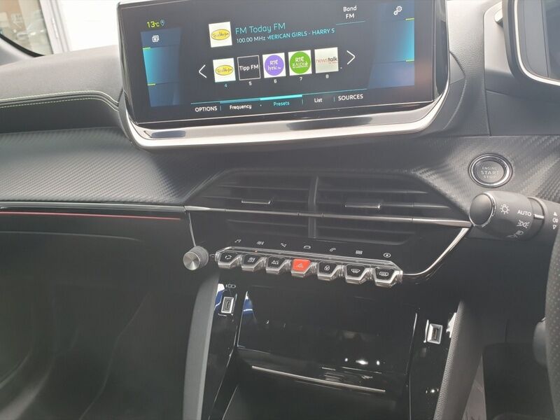 More views of Peugeot 208