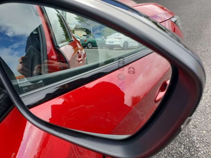 More views of Peugeot 208