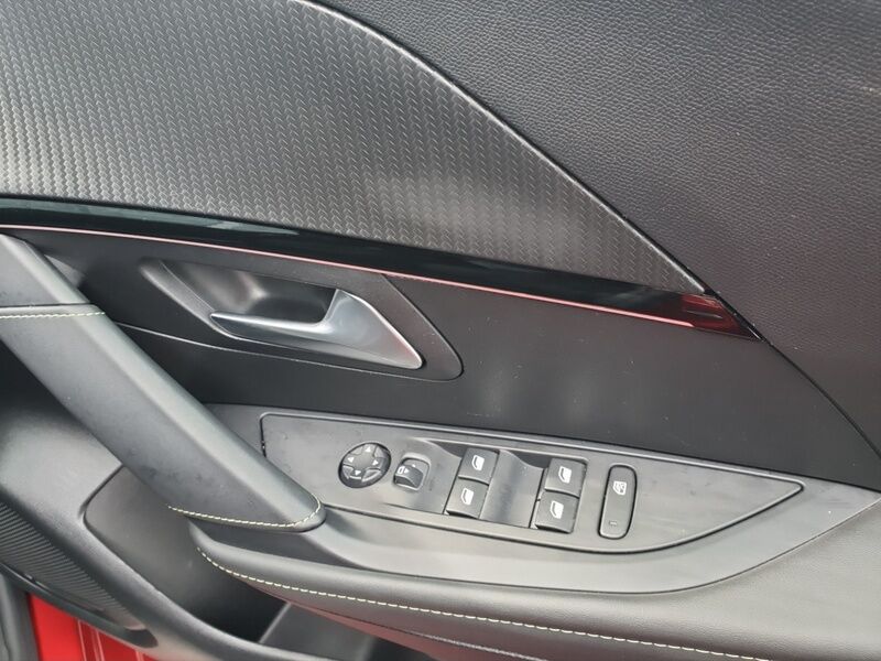 More views of Peugeot 208