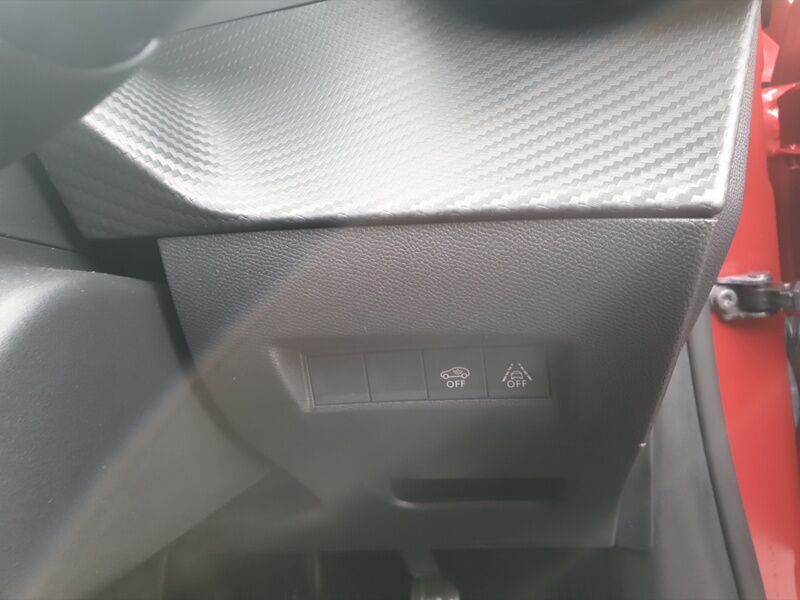 More views of Peugeot 208