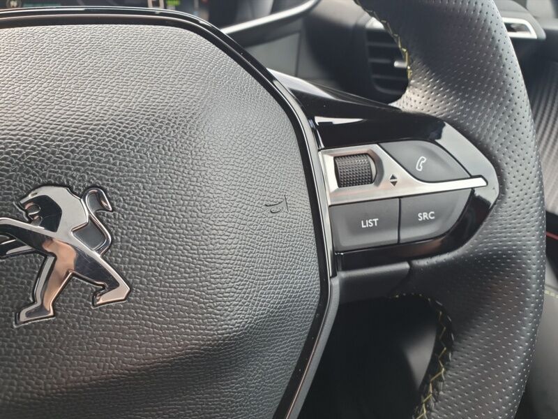 More views of Peugeot 208