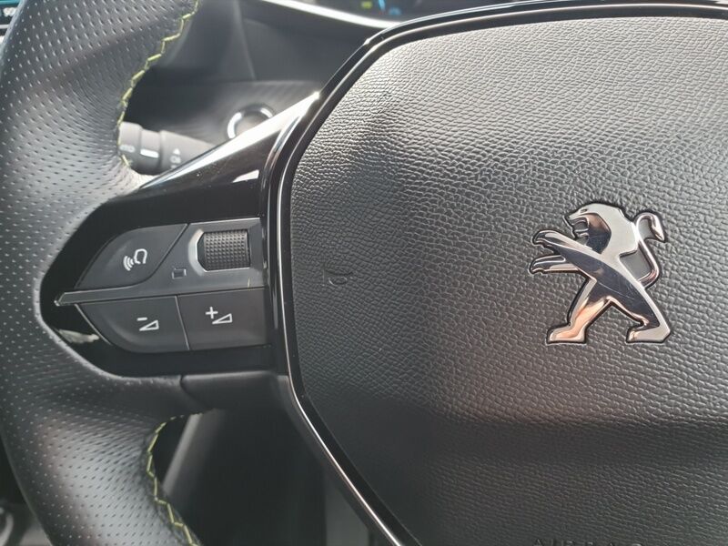 More views of Peugeot 208