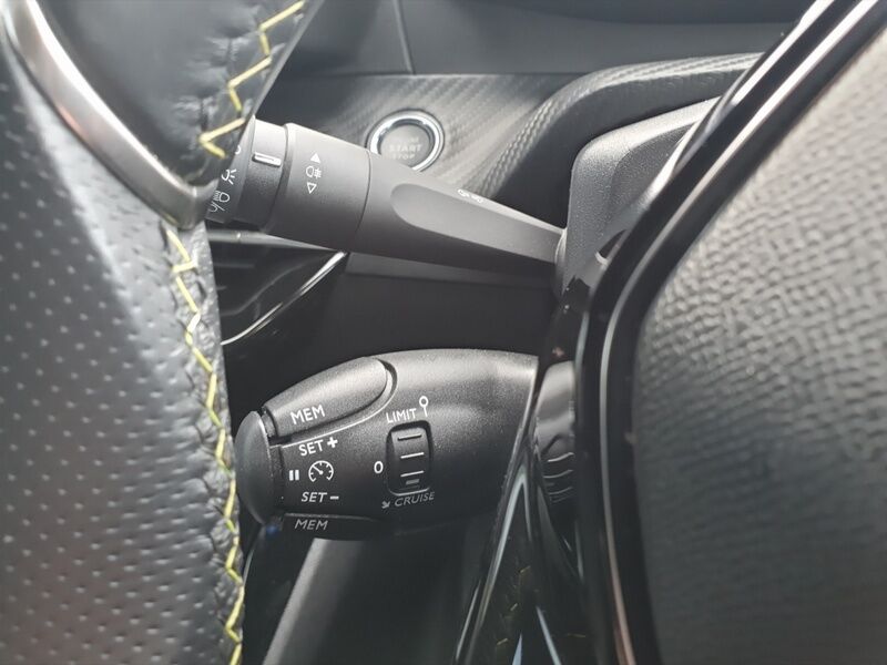 More views of Peugeot 208