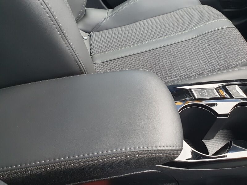 More views of Peugeot 208