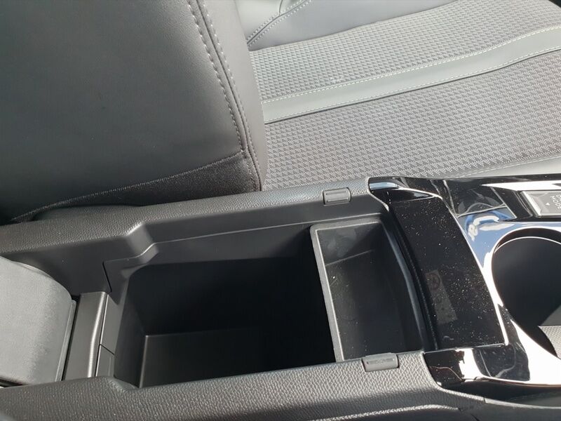 More views of Peugeot 208