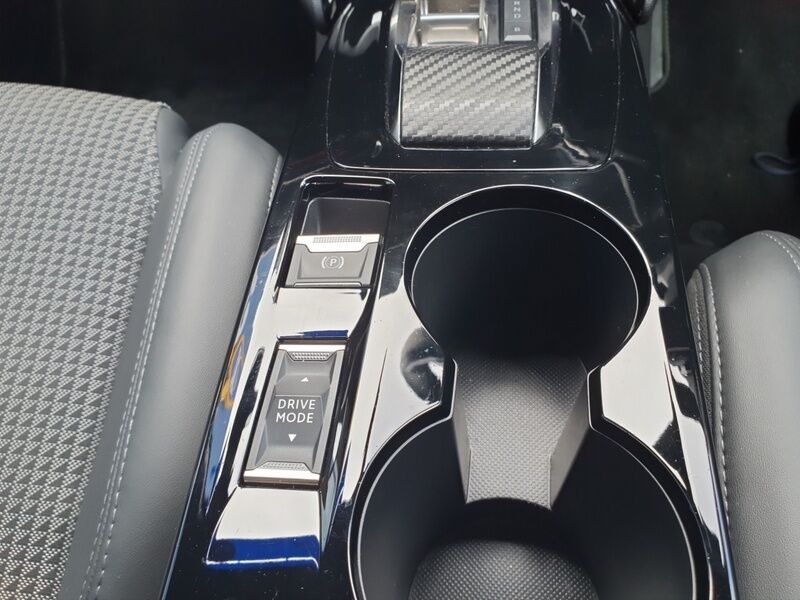 More views of Peugeot 208