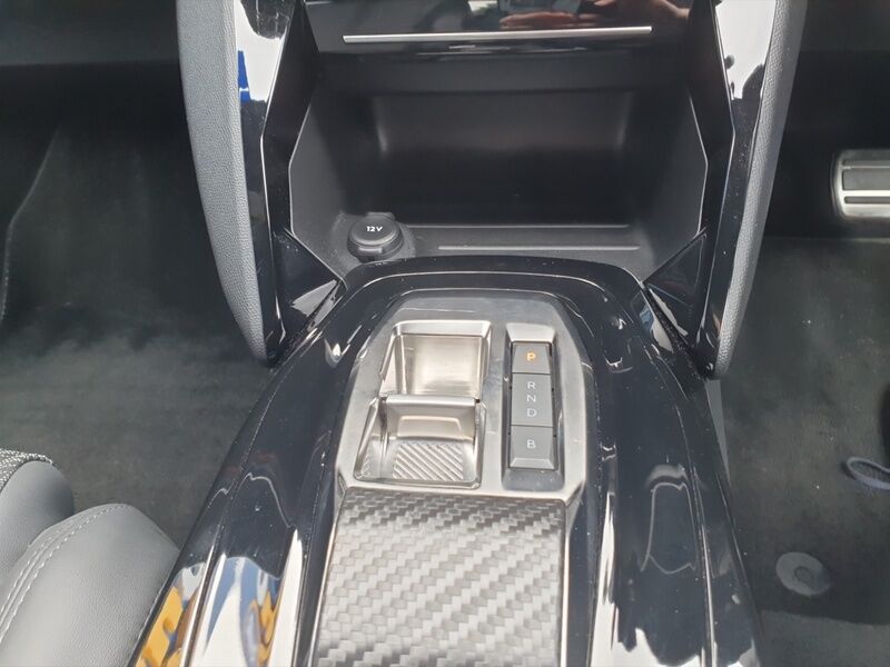 More views of Peugeot 208