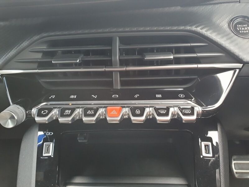 More views of Peugeot 208