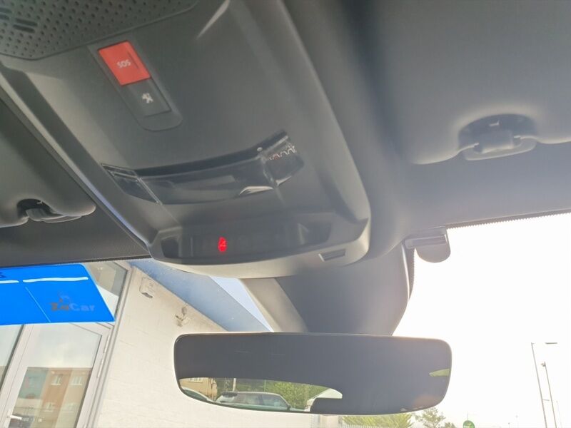 More views of Peugeot 208