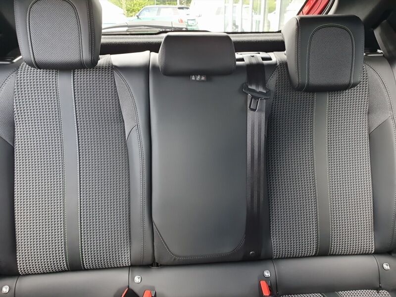 More views of Peugeot 208