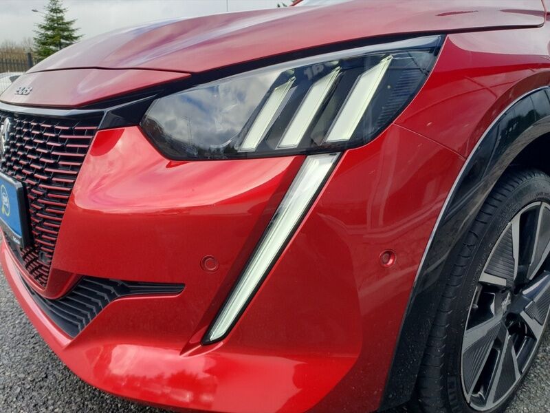 More views of Peugeot 208