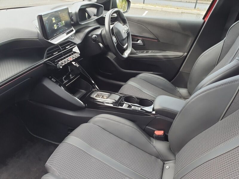 More views of Peugeot 208