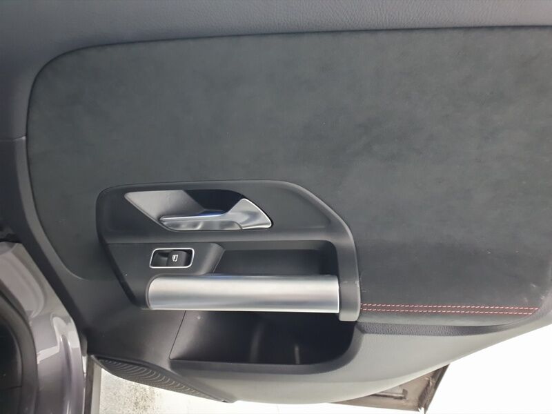 More views of Mercedes-Benz GLA