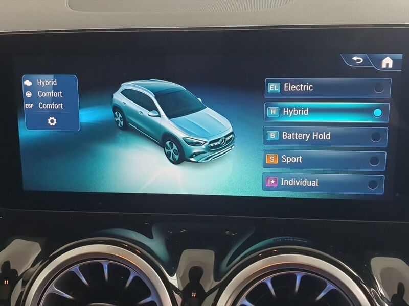 More views of Mercedes-Benz GLA