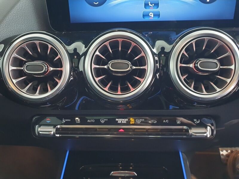 More views of Mercedes-Benz GLA