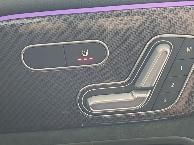 More views of Mercedes-Benz GLA