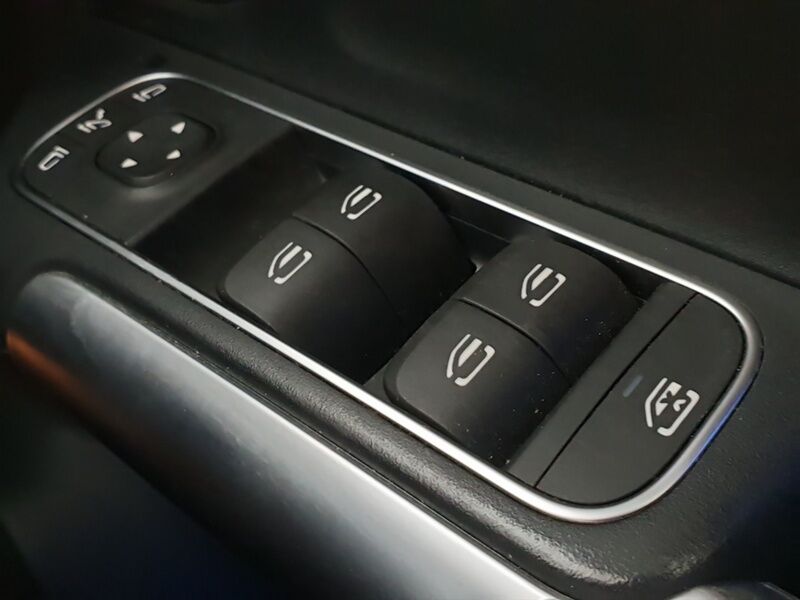 More views of Mercedes-Benz GLA