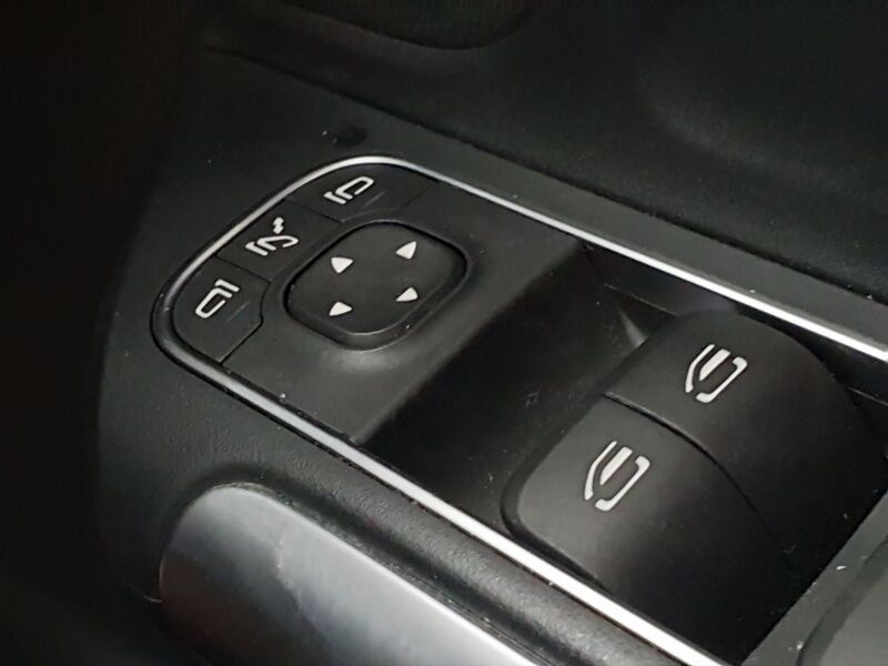 More views of Mercedes-Benz GLA