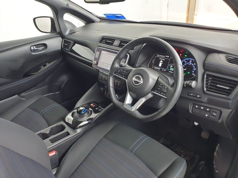 More views of Nissan Leaf