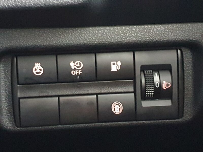 More views of Nissan Leaf