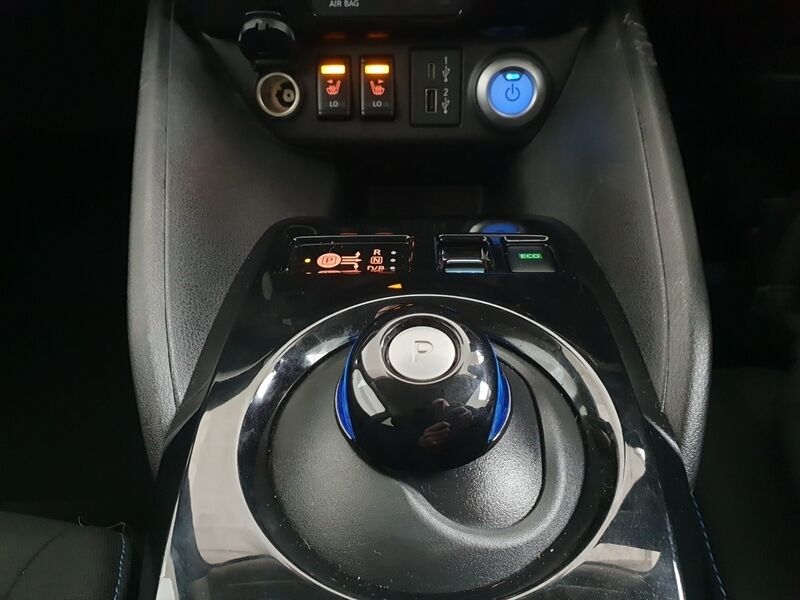 More views of Nissan Leaf