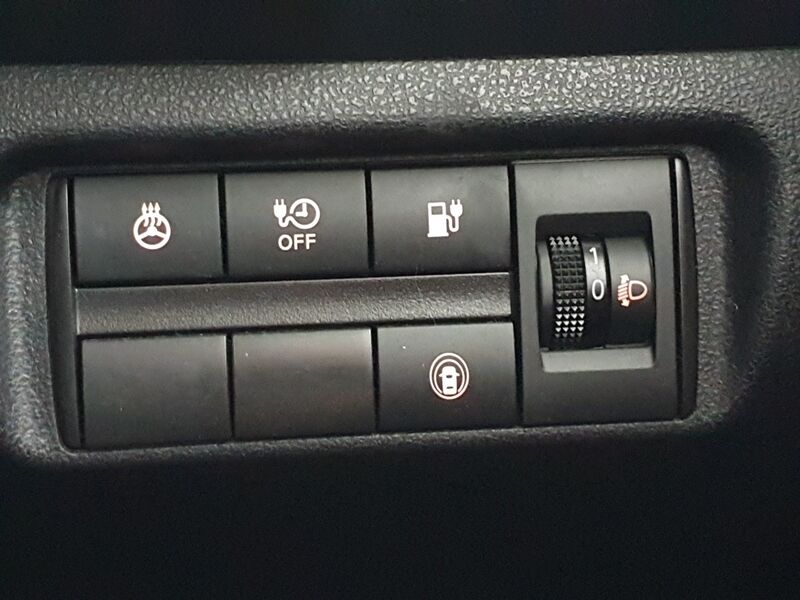 More views of Nissan Leaf