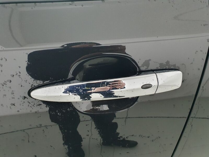 More views of Nissan Leaf