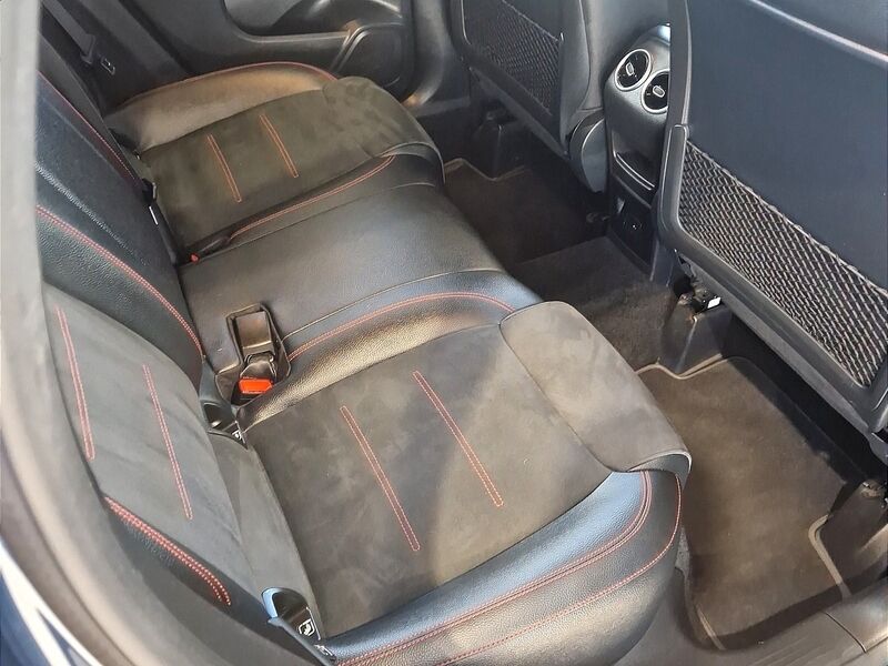 More views of Mercedes-Benz GLA