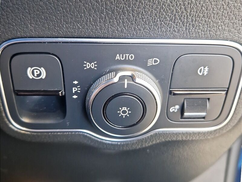 More views of Mercedes-Benz GLA