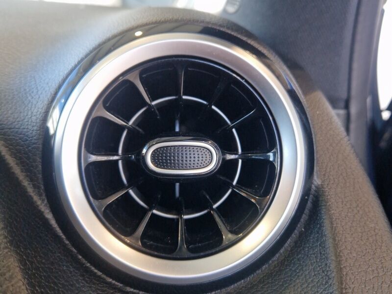 More views of Mercedes-Benz GLA