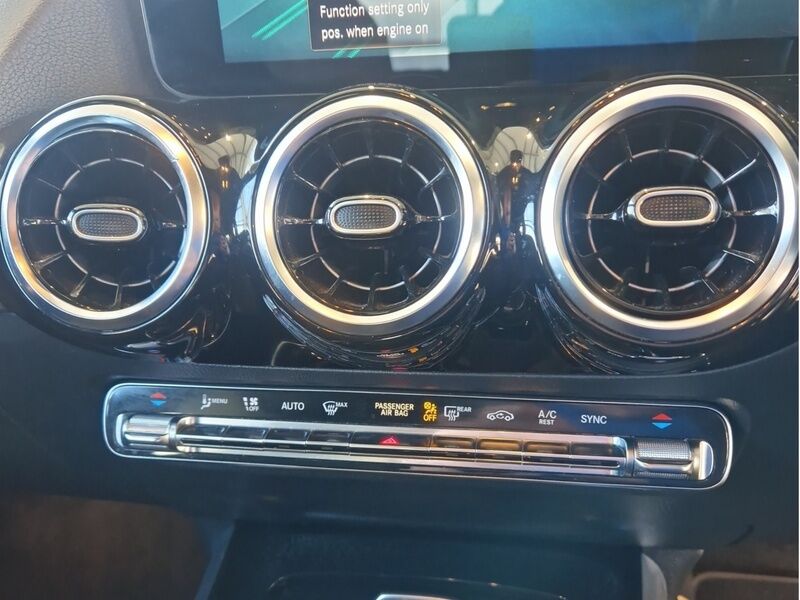 More views of Mercedes-Benz GLA
