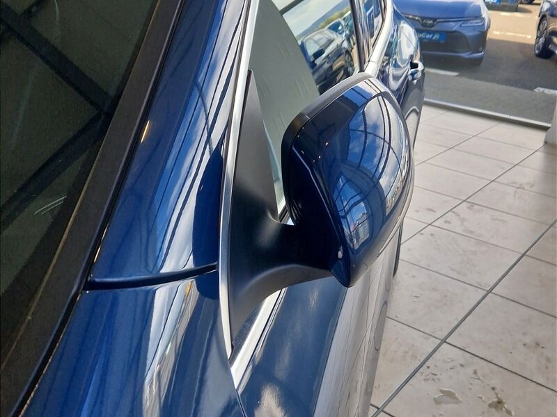 More views of Mercedes-Benz GLA