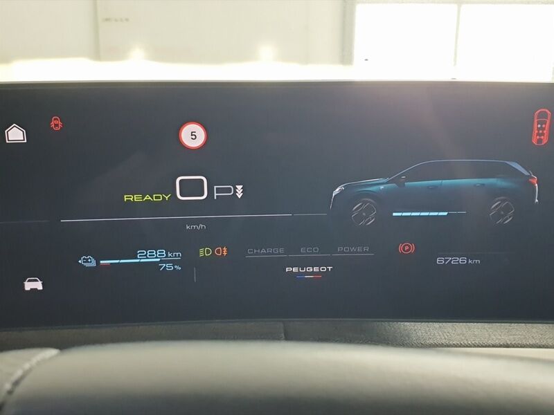 More views of Peugeot 5008