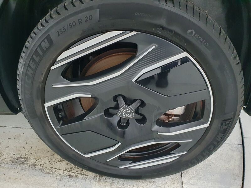 More views of Peugeot 5008