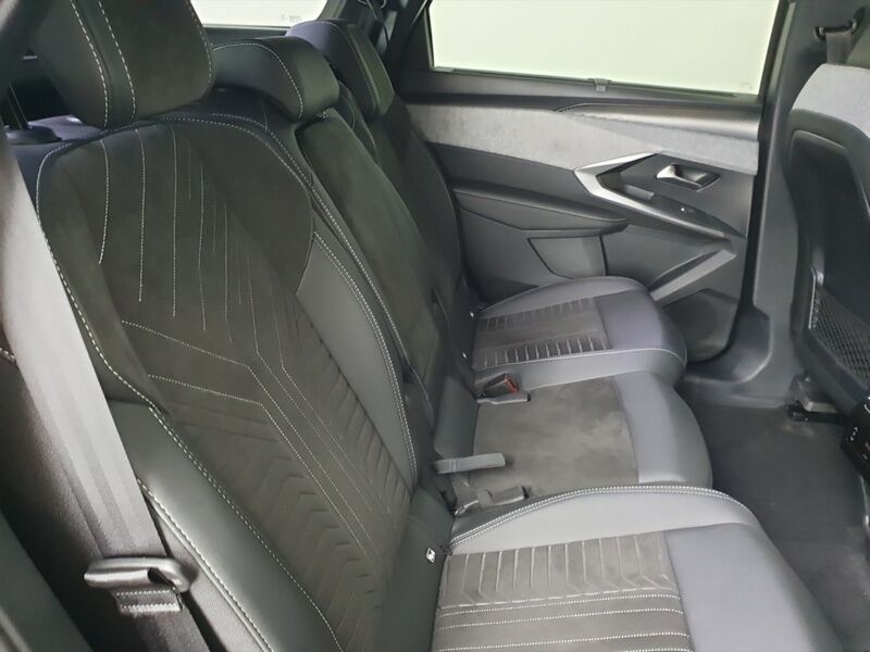 More views of Peugeot 5008
