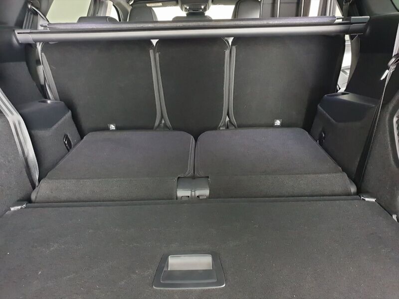 More views of Peugeot 5008