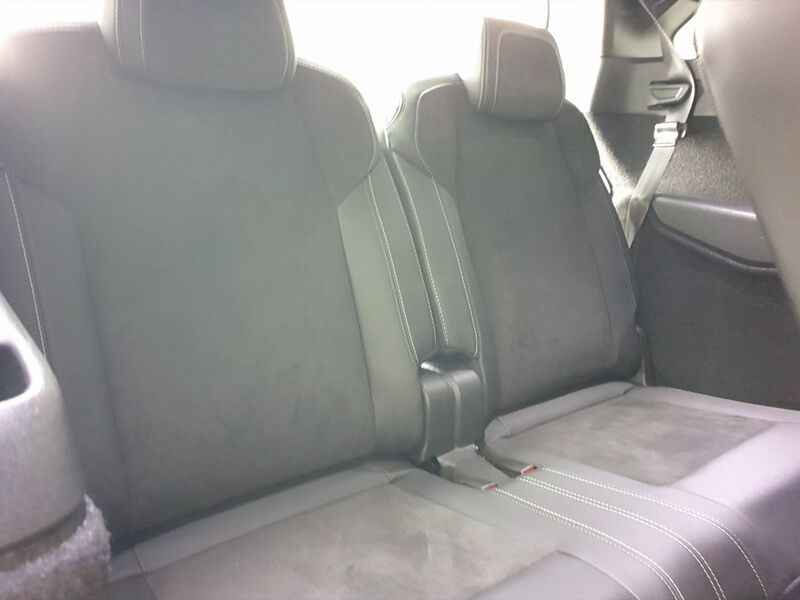 More views of Peugeot 5008