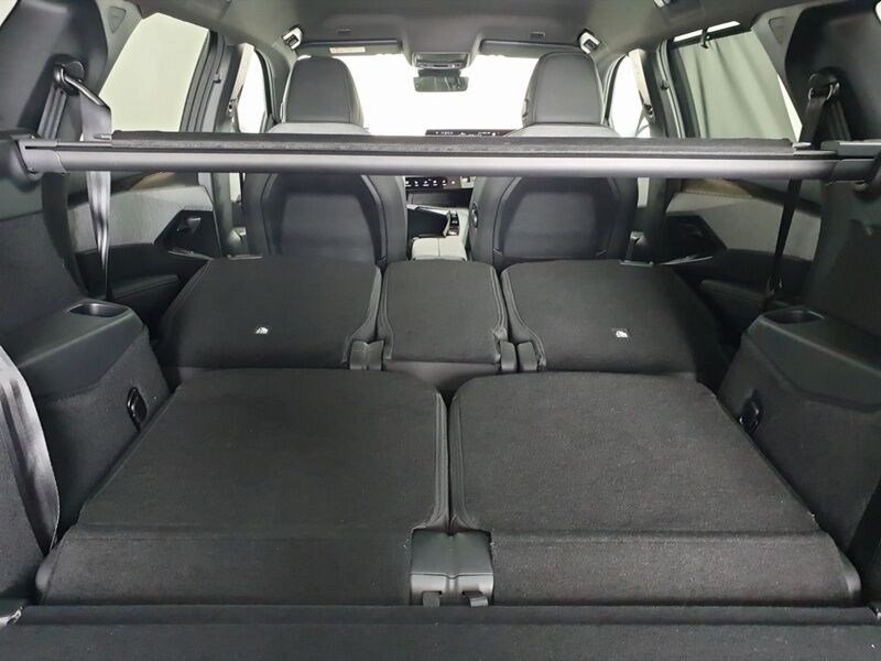 More views of Peugeot 5008