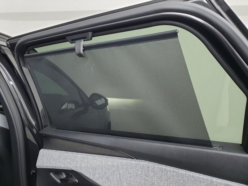 More views of Peugeot 5008