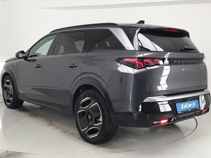 More views of Peugeot 5008