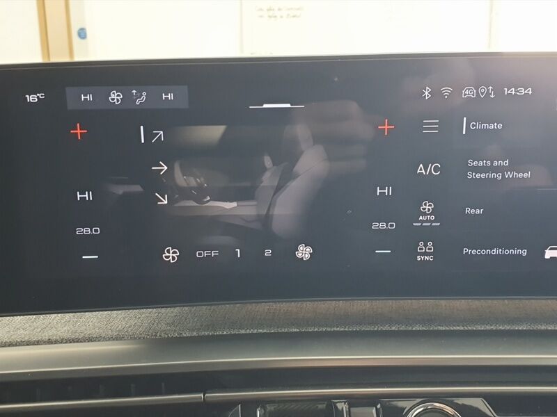 More views of Peugeot 5008