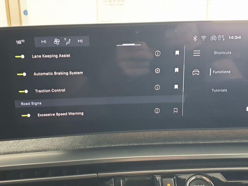More views of Peugeot 5008