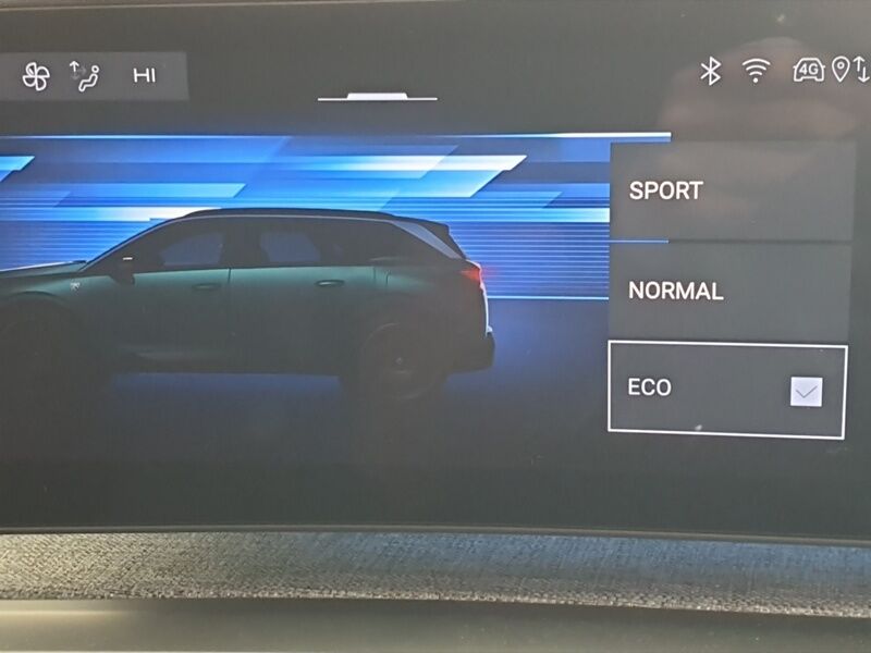 More views of Peugeot 5008