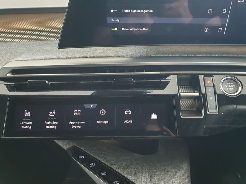 More views of Peugeot 5008