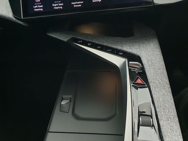 More views of Peugeot 5008