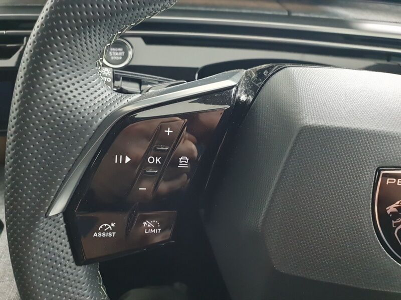 More views of Peugeot 5008
