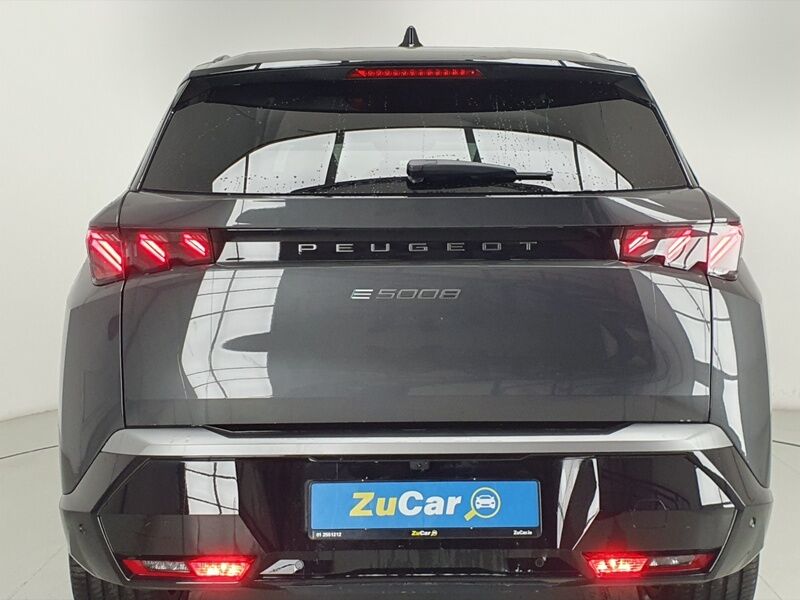 More views of Peugeot 5008